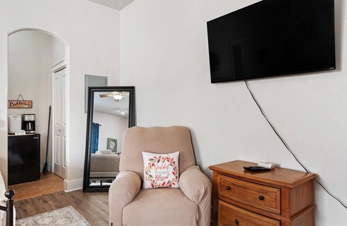 Baker City Cottage | Scenic Views Casita 2 - Cozy Studio for 2, Local Golfing 50% Off!