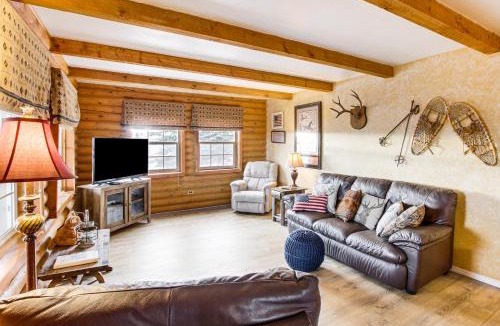 Sweetwater House | Scenic Views & Game Room: Garden City Retreat!