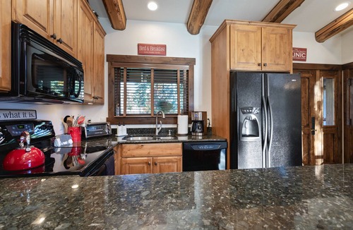 Bigfork House | Scenic Waterfront Retreat on the Swan River!