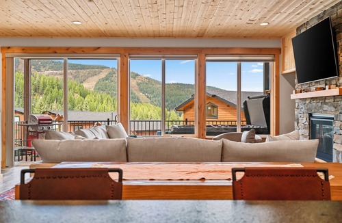 Sandpoint Ski Chalet | Schweitzer Lux Powder Dreams I Hot Tub I Families