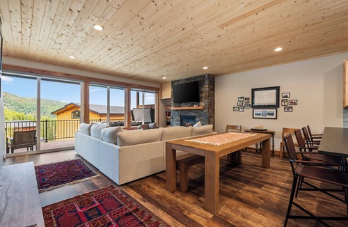 Sandpoint Ski Chalet | Schweitzer Lux Powder Dreams I Hot Tub I Families