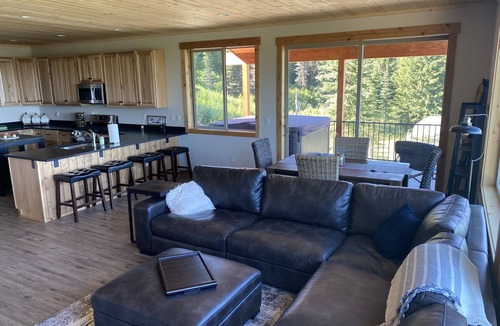Sandpoint Ski Chalet | Schweitzer Mountain Ski Chalet
