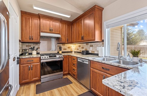 Southeast Boise House | SE Boise Home | 4 Beds | Near Micron | Smart TVs | Pet Friendly | Midterm Ready