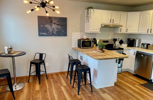 Sellwood-Moreland Apartment | SE Portland/Sellwood good Neighborhood