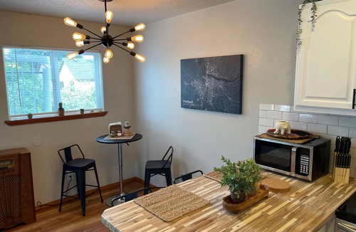 Sellwood-Moreland Apartment | SE Portland/Sellwood good Neighborhood