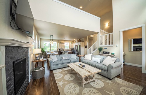 Ocean Shores House | Sea of Tranquility beach house at Oyhut Bay