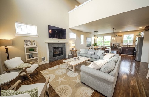 Ocean Shores House | Sea of Tranquility beach house at Oyhut Bay