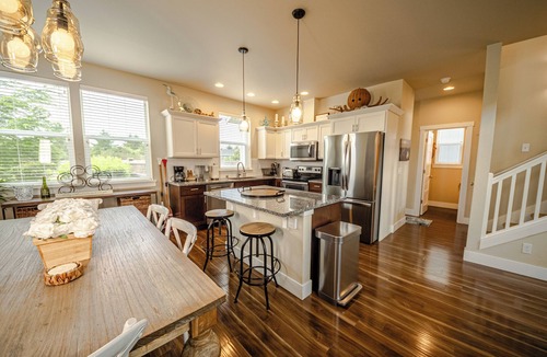 Ocean Shores House | Sea of Tranquility beach house at Oyhut Bay