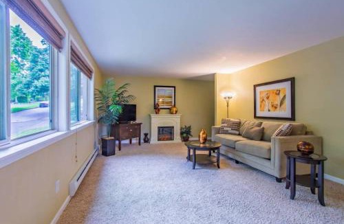 North End Apartment | Sea View, Best Area, No Stairs, WD, 2 Bedrooms, Jacuzzi Bath, New Carpet, Balcony, View, 825sf