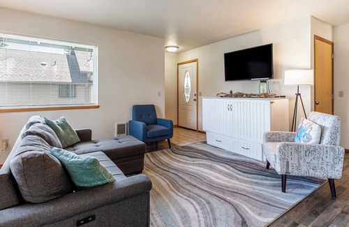 Bells Beach House | Seaside Getaway - Views of Saratoga Passage