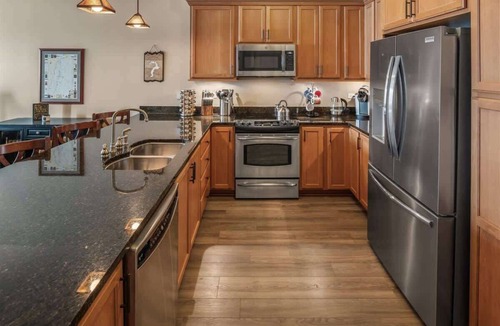 Sandpoint Condo | Seasons Lakefront Escape | Pool, Hot Tub & Views