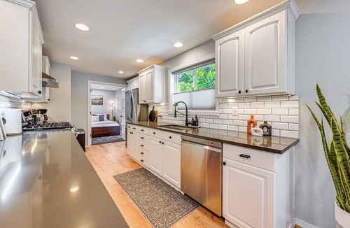 SeaTac House | SeaTac Getaway! Fully Fenced w/Workspace