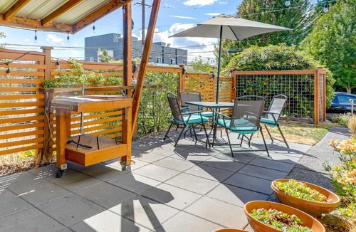 Old Ballard Apartment | Seattle Garden Retreat: 7 Mi to Lumen Field!
