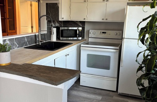 Southworth House | Seattle is a ferry ride away. Walk or Drive on and be in Seattle in 20 minutes