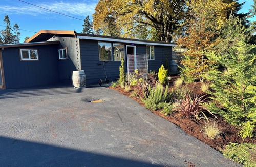 Southworth House | Seattle is a ferry ride away. Walk or Drive on and be in Seattle in 20 minutes