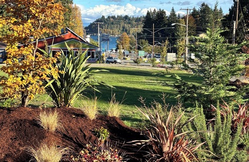 Southworth House | Seattle is a ferry ride away. Walk or Drive on and be in Seattle in 20 minutes