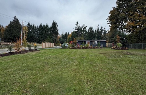 Southworth House | Seattle is a ferry ride away. Walk or Drive on and be in Seattle in 20 minutes