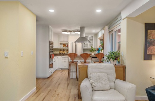 Shoreline House | Seattle Retreat w/Sauna, 3BR Forest Home Sleeps 11, Near Light Rail Stations
