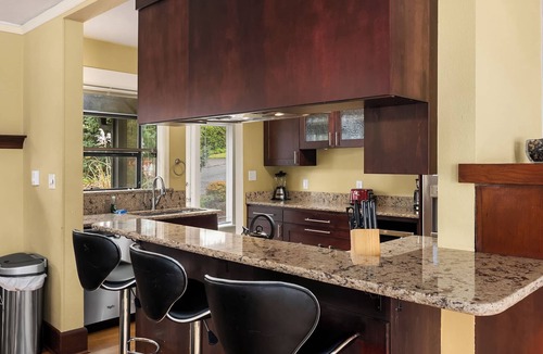 Fremont House | Seattle Vacation Home: Fremont House; 5 bedrooms - sleeps up to 14!