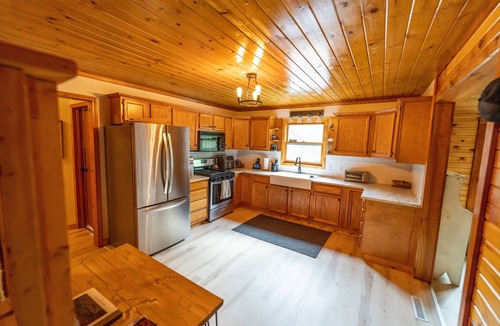Wellston House | Secluded 3BR Cabin Fire Pit RV Parking Near Tippy Dam & Big-M Trails
