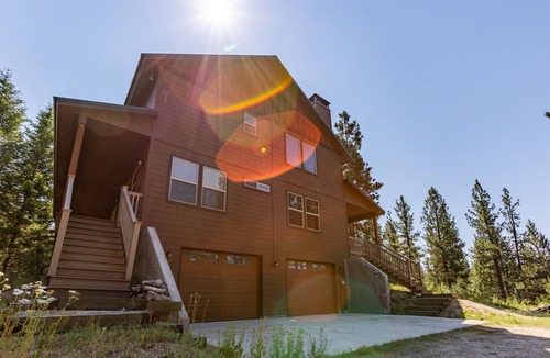 Cascade Cabin | Secluded cabin on 6 acres- wood fireplace- sleeps 11