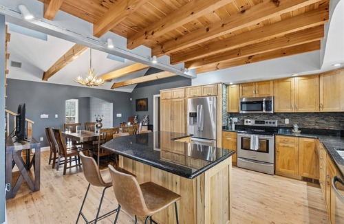 Dandridge Cabin | Secluded Lakefront Estate: Private Dock, Huge deck w/views, Kayaks, Hot Tub