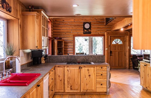 Boise Cabin | Secluded Log Home, Large Deck, Abundant Wildlife,Peace & Quiet, Beautiful Views!