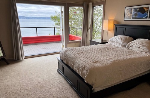 Seahurst House | Secluded Low Bank Beach Front near Seattle