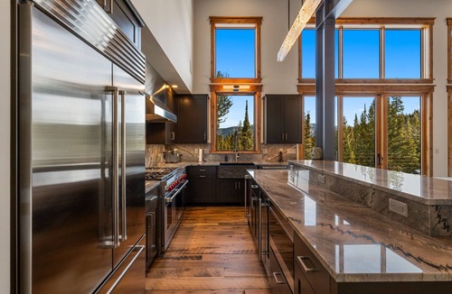 Gallatin Gateway House | Secluded Luxury Retreat | Hot Tub & Outdoor Living