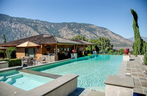 Manson House | Secluded Manson Pool House with Private Pool & Hot Tub, Dock on Lake Chelan