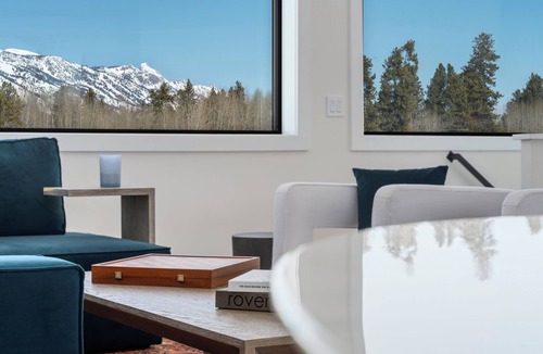 Wilson House | Secluded Mountain View Getaway Near Jackson Hole - BBQ, Patio, Wildlife !