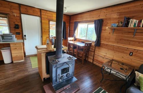 Republic House | Secluded Mountaintop Cabin on 13 acres overlooking Republic and Kettle Range