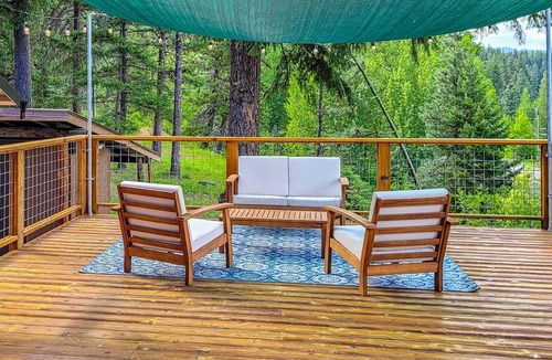 Cle Elum House | Secluded wilderness retreat with river views, wood stove, & grill - dog-friendly