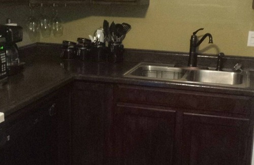 Cody House | SECRET COTTAGE YELLOWSTONE - deer hangout - 2 BLOCKS downtown 1 bedroom 2beds