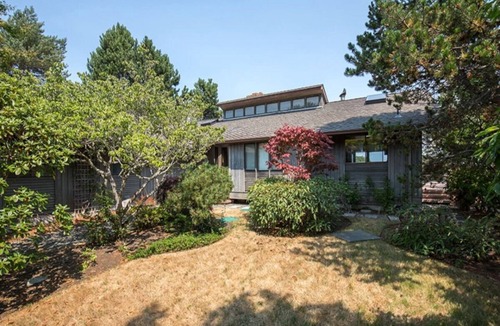 Sequim House | Secret Garden - Fabulous views of the Strait from the beach in Dungeness