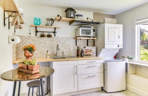 Beaverton Apartment | Secret Garden Healing Retreat! Beaverton Nike Area