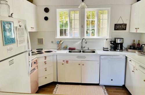 Lakebay House | Secret Island Beach House. Waterfront, Kayak, Paddle Board, Fire Pit, View!