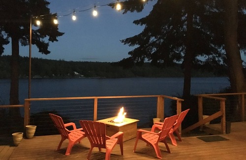 Lakebay House | Secret Island Beach House. Waterfront, Kayak, Paddle Board, Fire Pit, View!