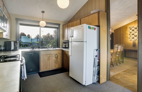 Sequim House | Sequim Shoreline Retreat w/2 Decks: Dogs Welcome!