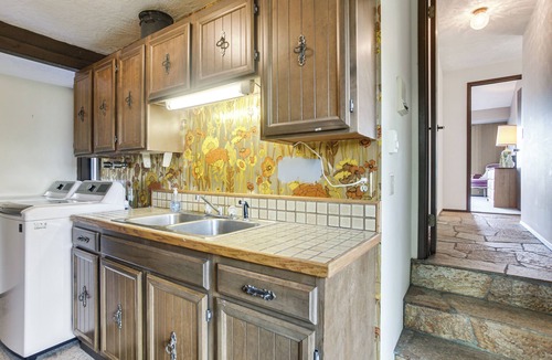 Sequim House | Sequim Shoreline Retreat w/2 Decks: Dogs Welcome!