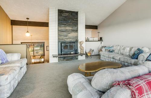Sequim House | Sequim Shoreline Retreat w/2 Decks: Dogs Welcome!