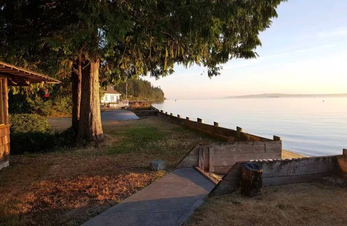 Hansville Cabin | Serene 3-bedroom cabin in Hansville perfect for a relaxing getaway.