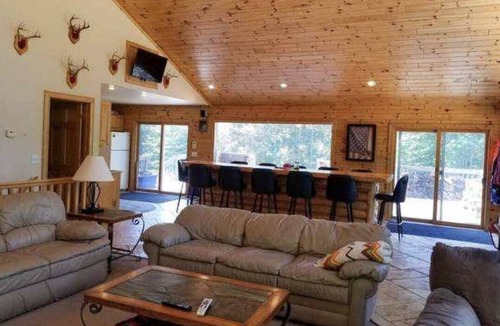 Harrison Cabin | Serene Cabin Getaway on 80 Acres – Gather, Relax & Adventure Together