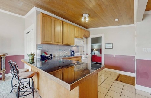 Copalis Beach Condo | Serene coastal oceanfront condo with shared hot tub & beach trail access