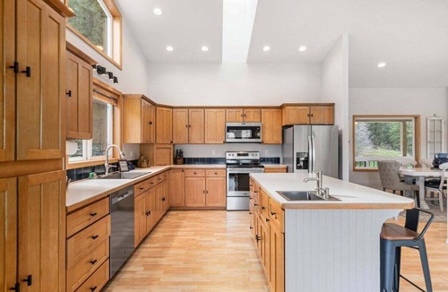 Cashmere House | Serene Country Home with Pool and Hot Tub