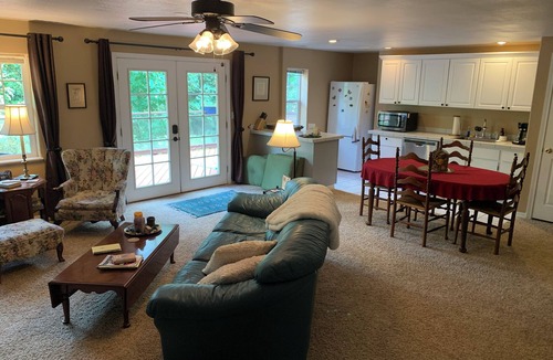 La Center Apartment | Serene Guest Suite w/Forest View + Hot tub. Dog friendly.