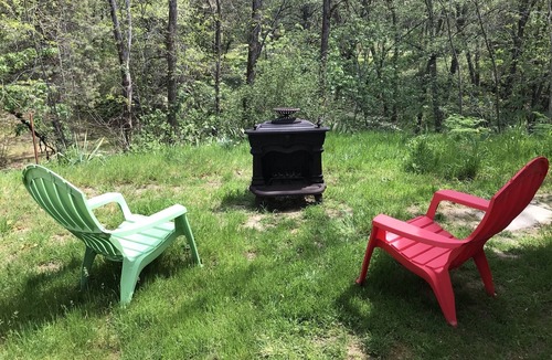Gold Hill Cabin | Serene Historic Cabin, Nine Acre Estate, Just Off I-5