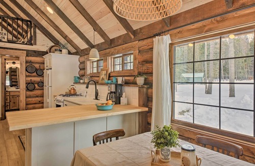 Bonners Ferry Cottage | Serene Kootenai Cabin - 3 Mi to Dtwn & River!
