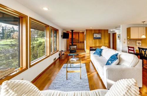 La Conner House | Serene La Conner Retreat w/Fireplace & Deck!