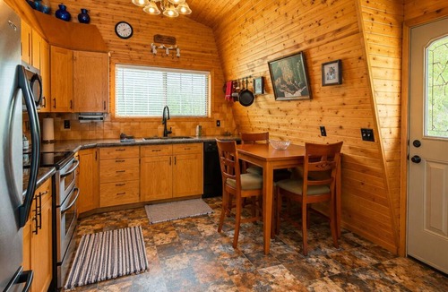 Warroad House | Serene Riverfront, Lake Of The Woods 2min, Pets Free